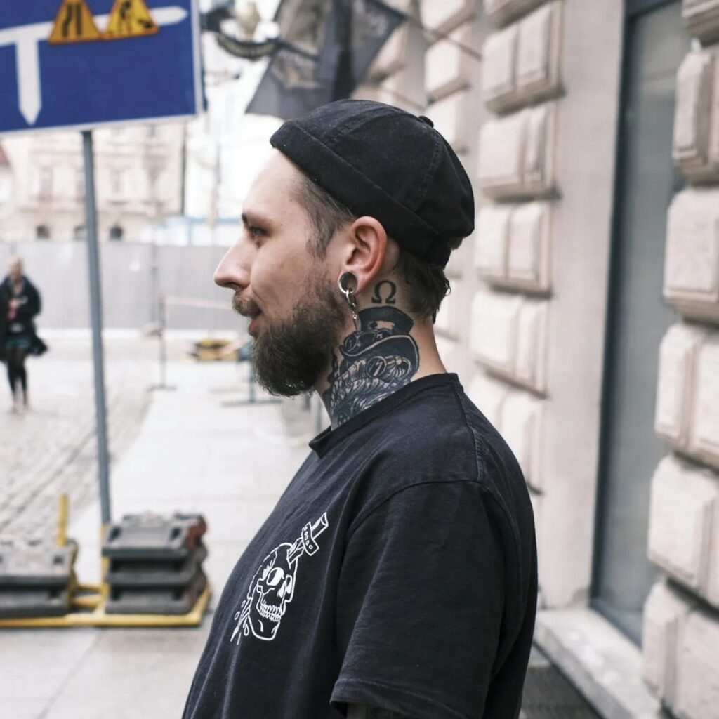 Profesjonalny barber z zakładu barberskiego Bielsko-Biała, Pracownia Męskich Fryzur.