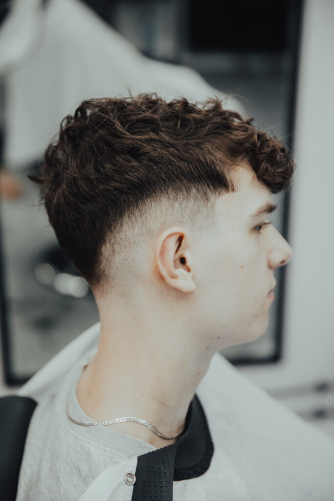 Wyraziste strzyżenie męskie barber Bielsko-Biała