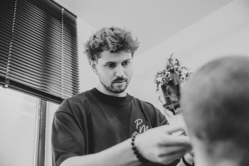 Konsultacja i strzyżenie męskie u barbera w Bielsku-Białej – salon Pracownia Męskich Fryzur
